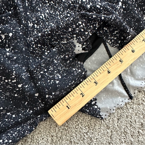LULULEMON FAST AS LIGHT SHORT SPLATTER WHITE/BLACK SIZE 4 - Picture 10 of 11
